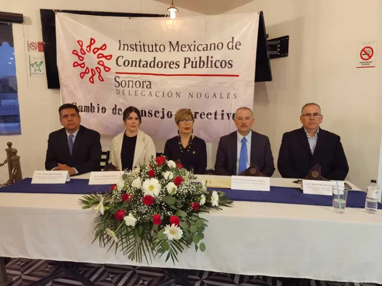 Presentan Contadores Públicos nueva mesa directiva 2022-2023