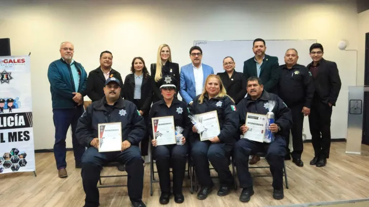 Premian al ‘Policía del Mes” con presencia del Alcalde