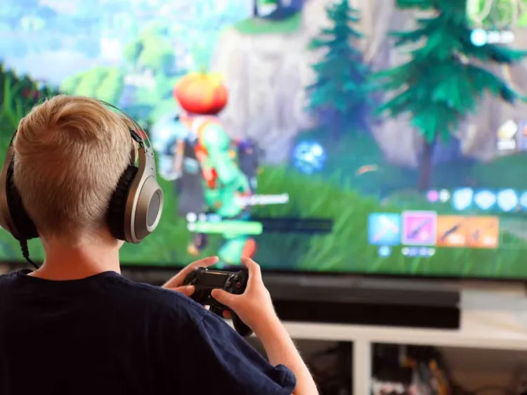 Demandan padres a Epic Games; denuncian adicción de sus hijos a ‘Fortnite’