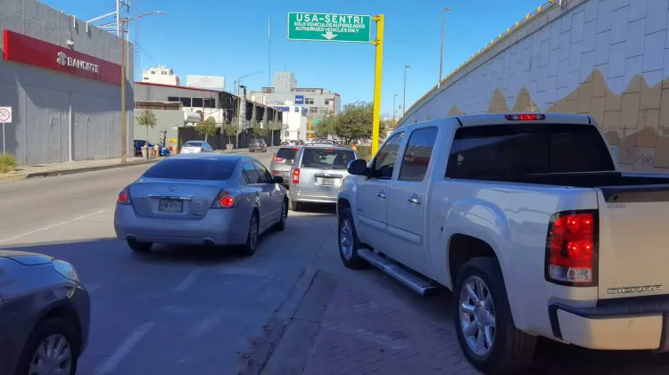 Provoca caos y molestias acceso a Sentri ante falta de señalamientos