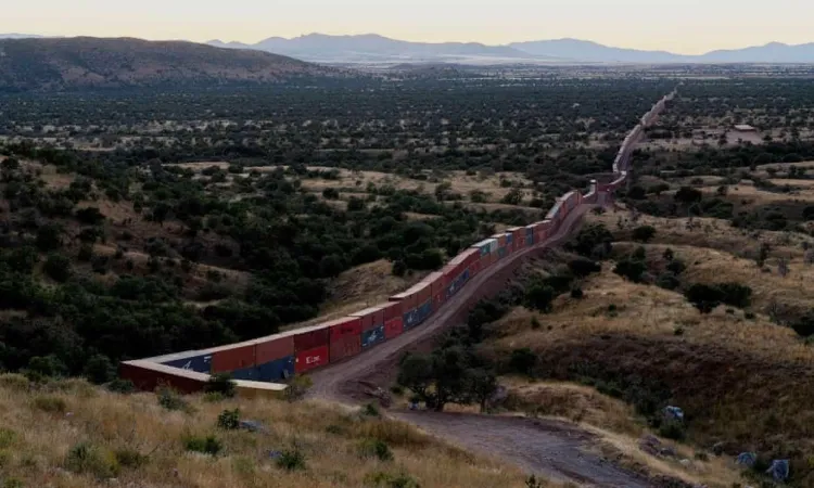 Demandan a Arizona por contenedores en muro fronterizo