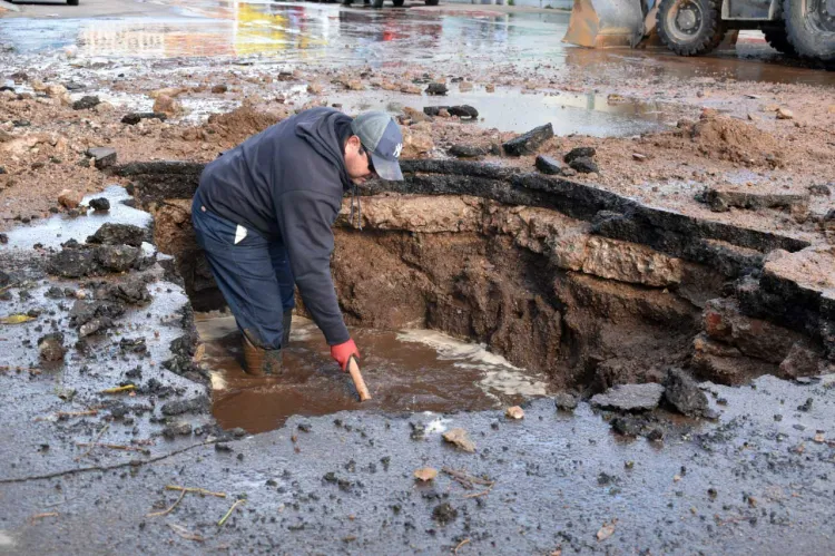 Atiende el Oomapas con inmediatez fuga de agua