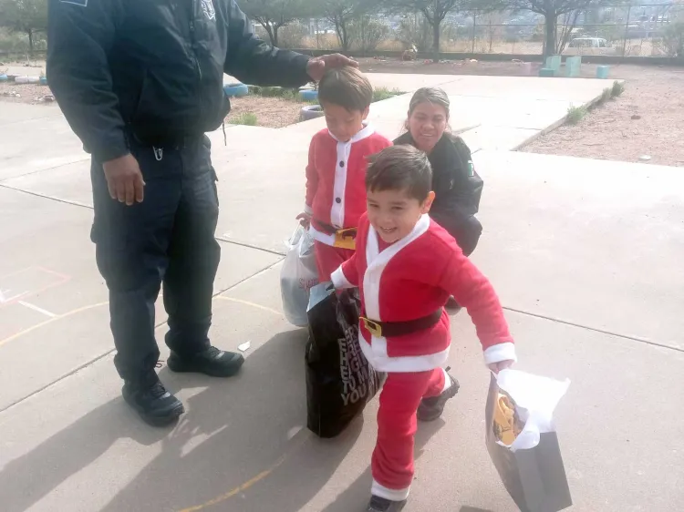 Sorprende PESP con piñata, dulces y regalos en preescolar saqueado