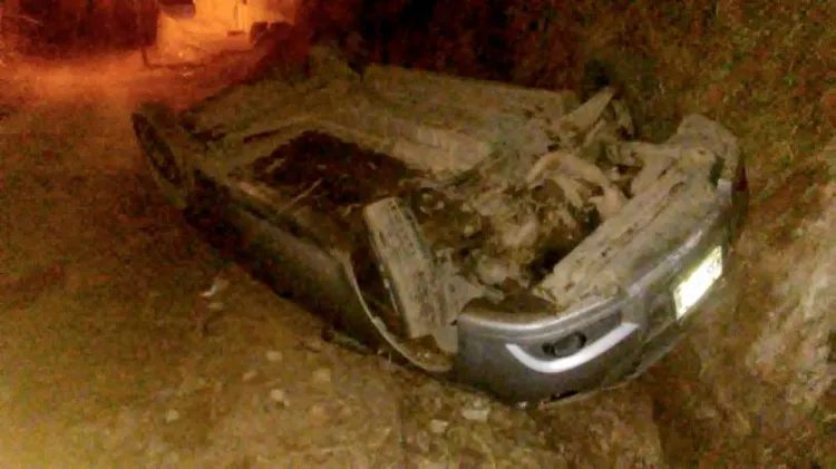Localizan hombre sin vida tras volcamiento vehicular