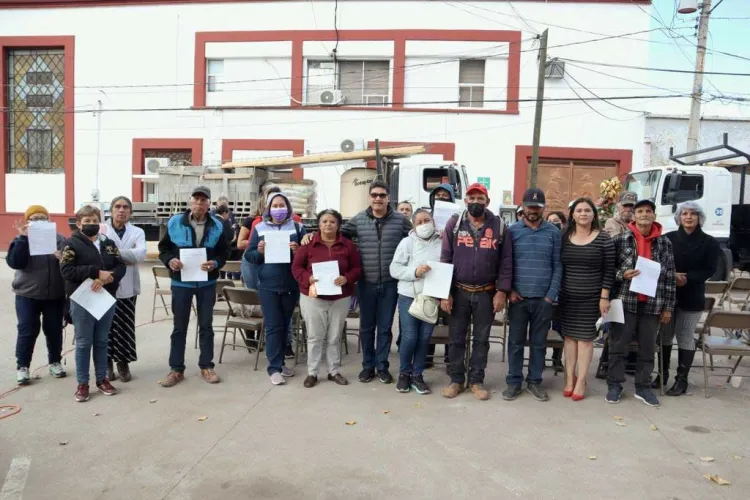 Reciben familias material para construcción