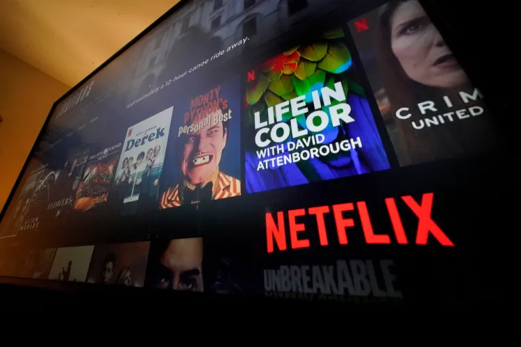 A partir del 2023 Netflix cobraría cuentas compartidas