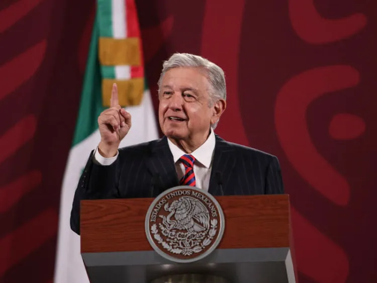 Elogia López Obrador “corcholatas” para 2024; “son de primera”