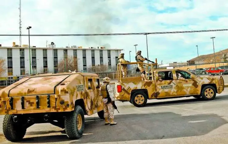 Entra comando a penal de Cd Juárez; mata a 14 y se lleva a 24