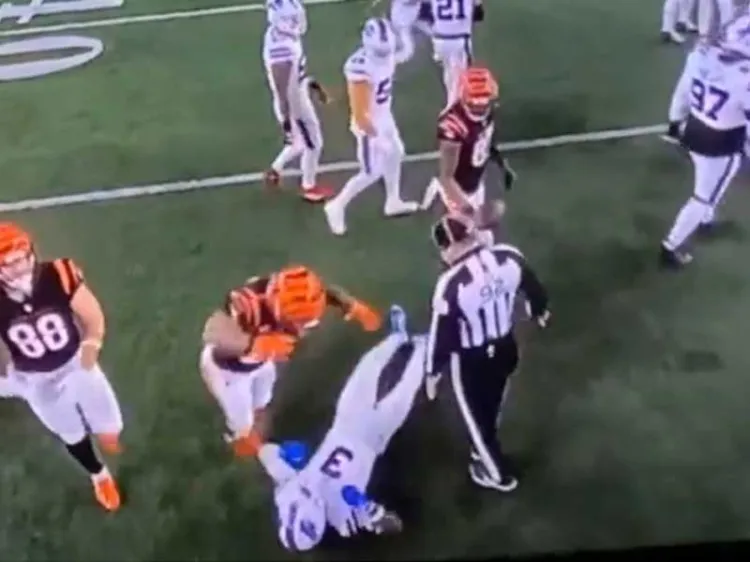 Se desploma Jugador de la NFL en pleno partido