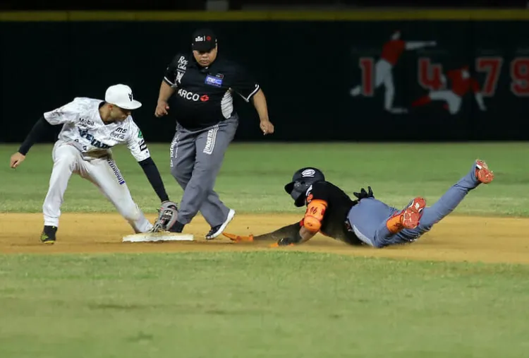 Suspenden Naranjeros vs Venados