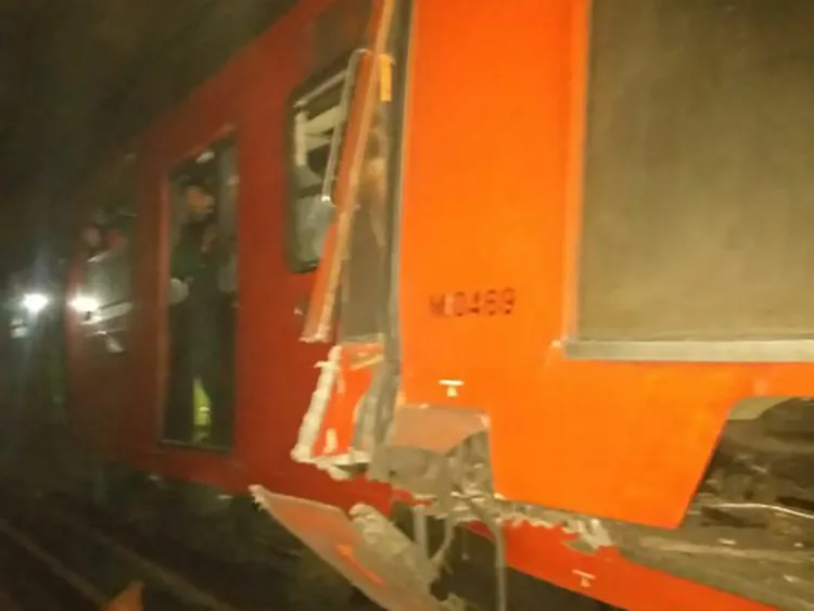 Saldo de un muerto y varios heridos en choque de trenes en metro en la CDMX