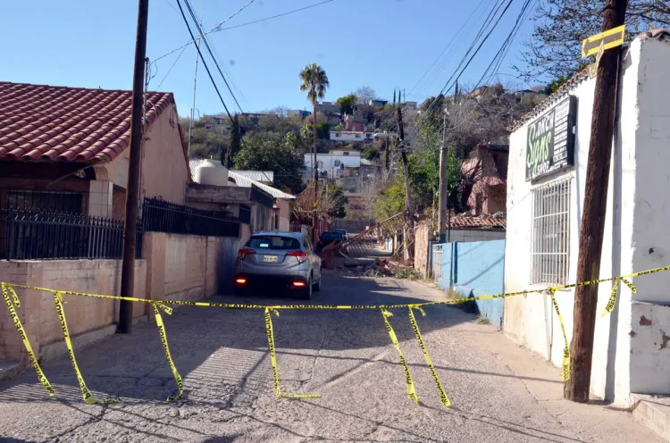 Urgen retirar escombro de vivienda colapsada