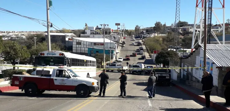 Pierde mujer la vida al ser arrollada por camión urbano