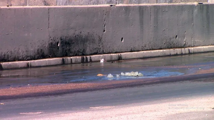 Denuncian fuga de aguas negras en bulevar 2 Mil