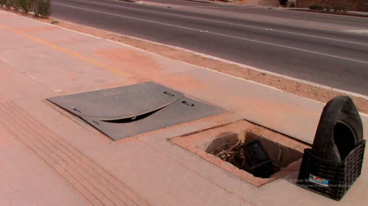 Reportan registros de cableado sin tapas