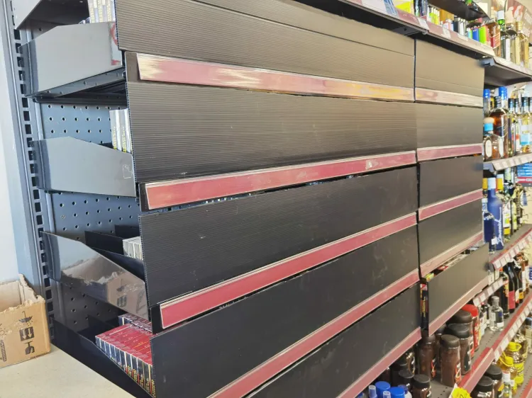 Por decreto sanitario prohíben exhibición de cigarros