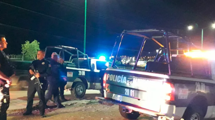 Dañan llantas a vehículo de mujer golpeada