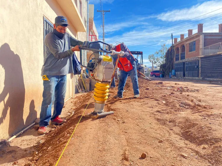 Avanza pavimentación de calle Manuel Mondragón