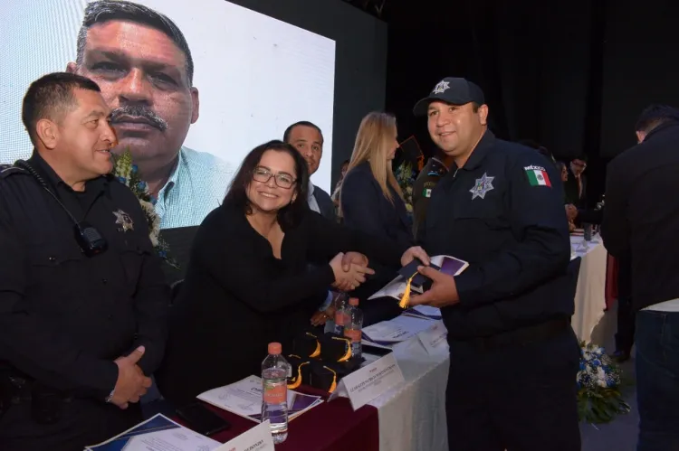 Apoyarán a policías de Nogales a concluir estudios universitarios