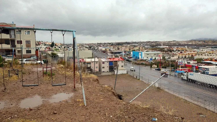 Viven vecinos de Las Haciendas en un peligro latente