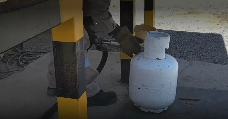 Recomiendan bomberos no sobrellenar tambos de gas