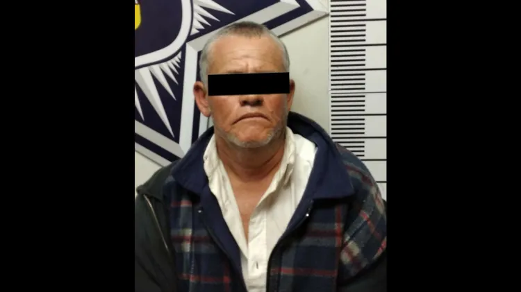 Apedrea negocio y termina arrestado