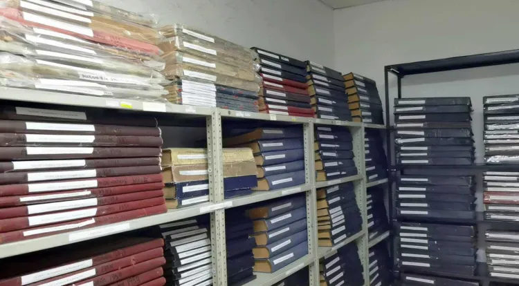 Digitalizan documentos en el Archivo histórico