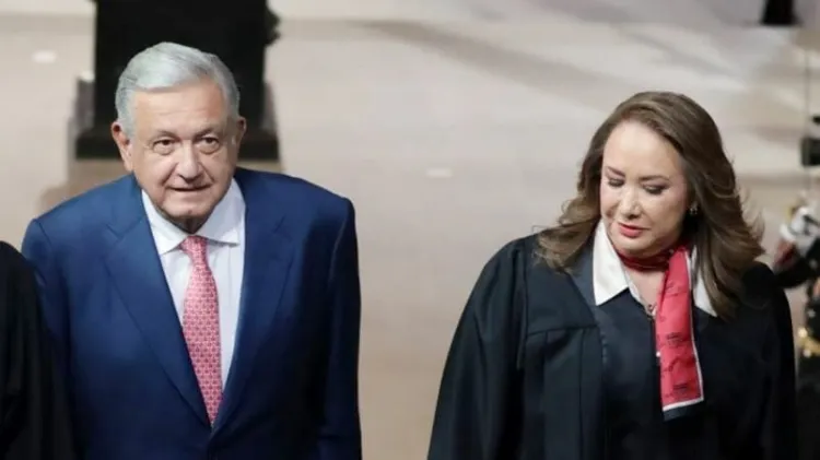 Piden AMLO a la UNAM denunciar plagio de tesis de Yasmín Esquivel