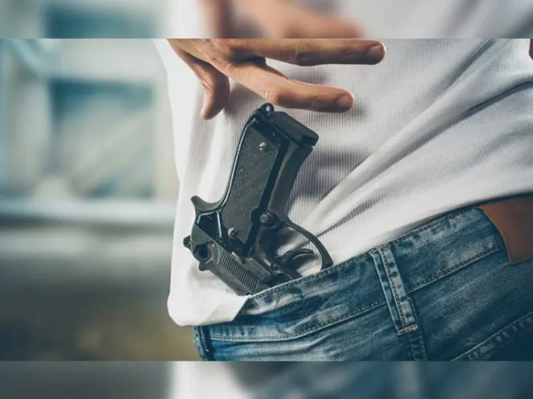 Entra sujeto armado a negocio y lo asalta