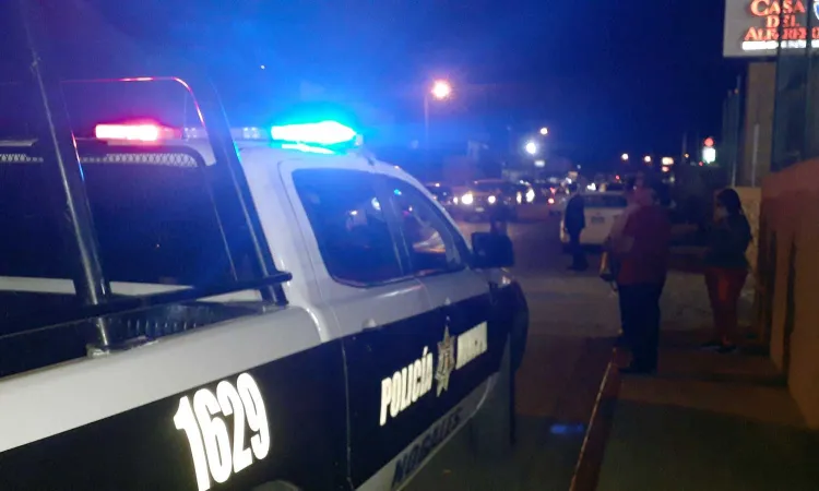 Detienen a dos por manejar a exceso de velocidad