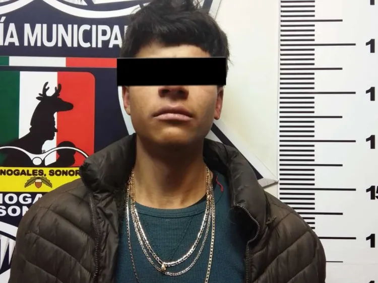 Detienen a sujeto con ‘las manos en la masa’