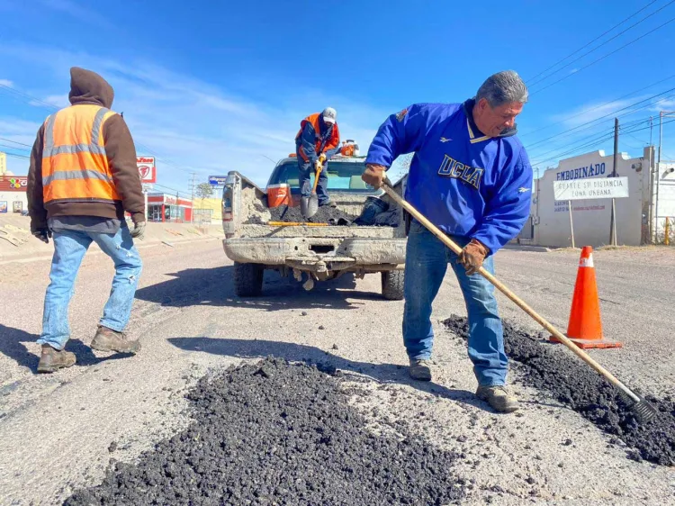 Aprovechan ausencia de las lluvias para intensificar campaña de bacheo