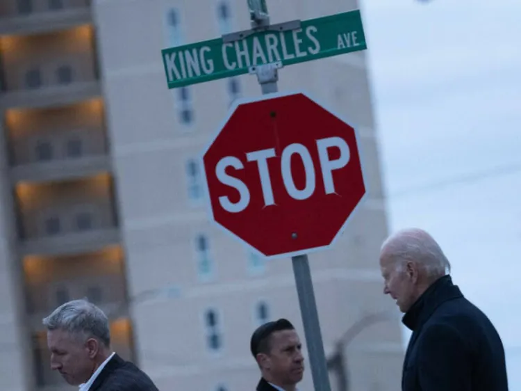 Pide Biden restringir acceso a fusiles de asalto tras tiroteos