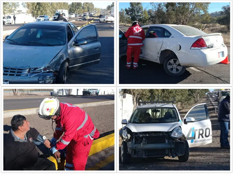 Participan tres vehículos en accidente carretero