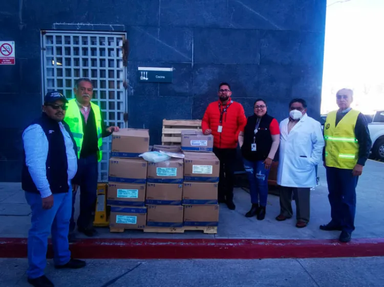 Entregan rotarios material para diálisis