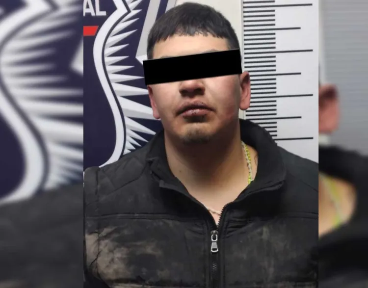 Sorprenden a ladrón dentro de vehículo; fue aprehendido por las autoridades