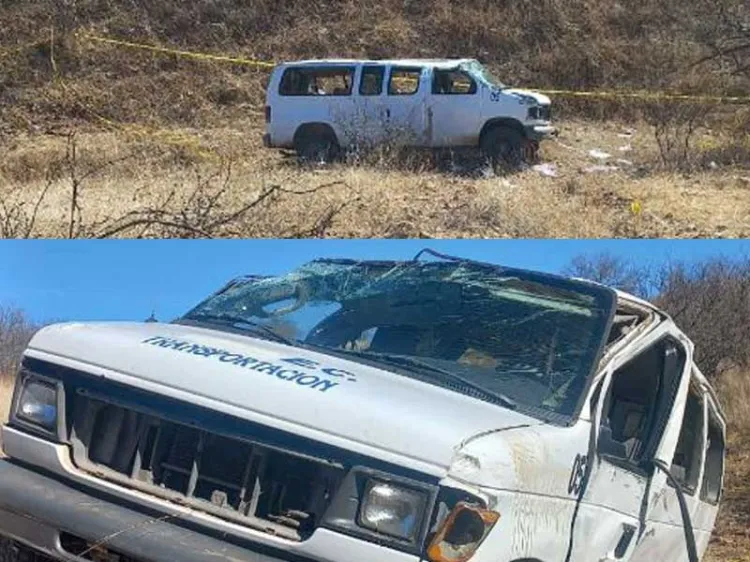 Fallece conductor al volcar camioneta de traslado de personal