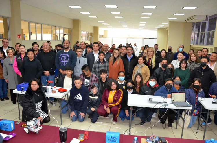 Inauguran Primer Campamento Binacional de Robótica