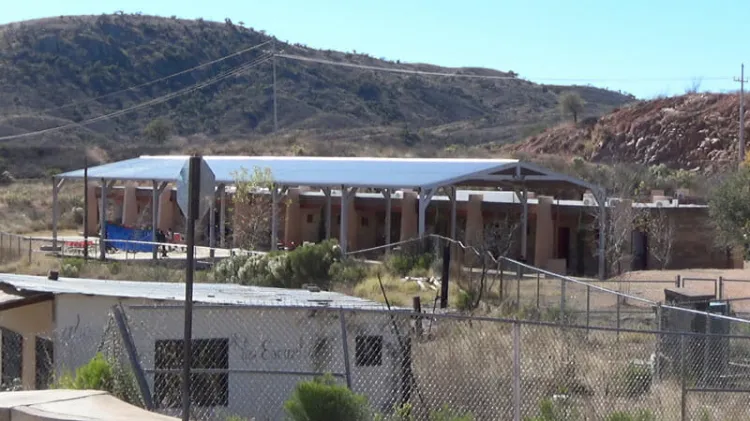 Van a clases sin poder mitigar el frío en los salones