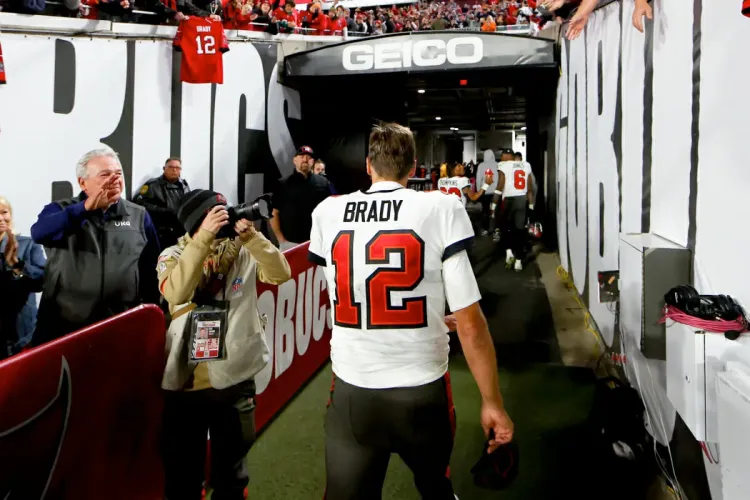 Brady anuncia retiro