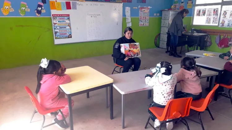 Llevan pláticas preventivas a estudiantes