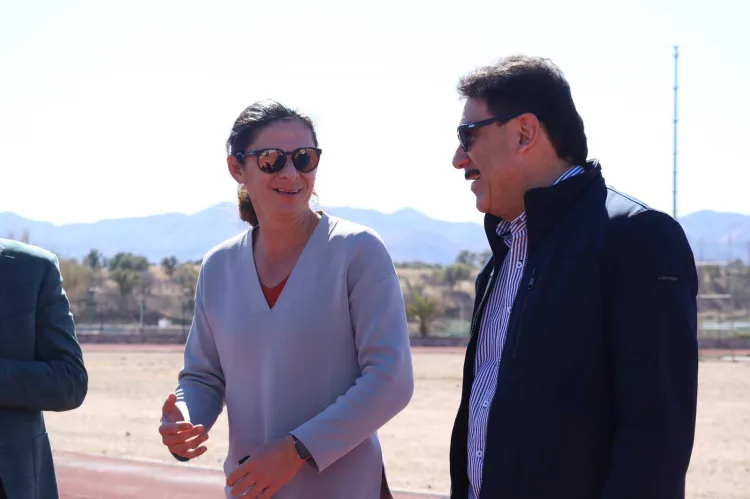 Recorren Alcalde y Directora de CONADE unidad deportiva de La Mesa