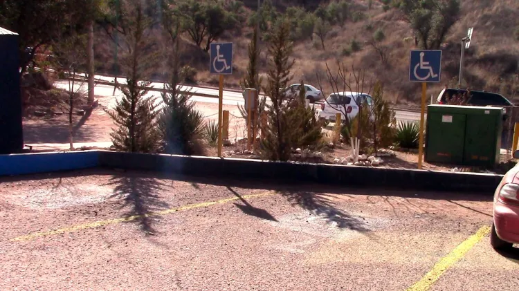 Exhortan autoridades respetar estacionamientos azules o se hará la multa correspondiente