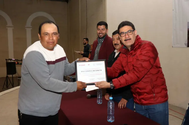 Reconoce Alcalde a trabajadores en celebración del Día del Recolector