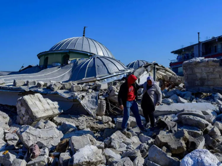 Aumentan a más de 22 mil 300 los muertos por terremoto en Turquía y Siria