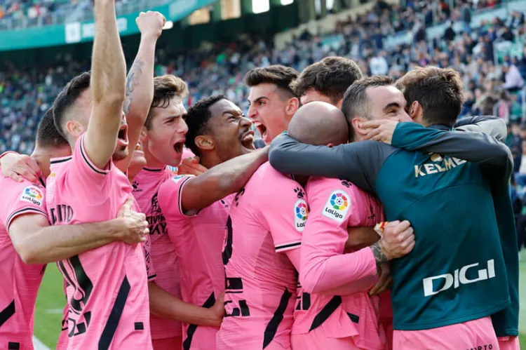 Montes no juega en triunfo del Espanyol