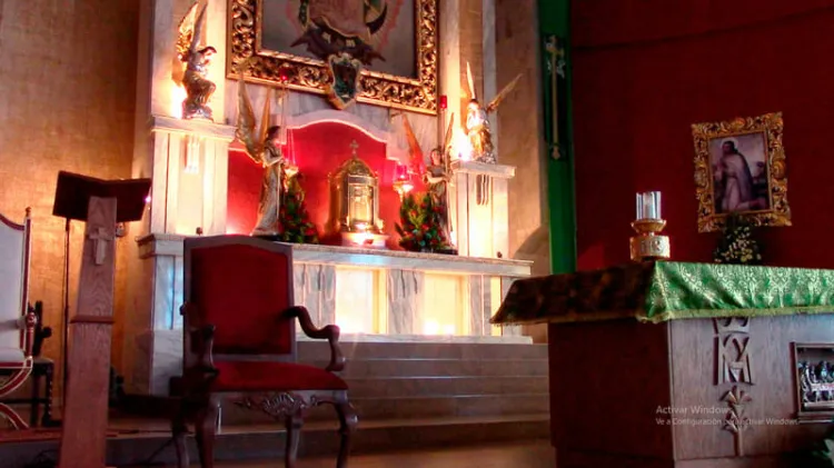 Feligreses se preparan para imposición de ceniza