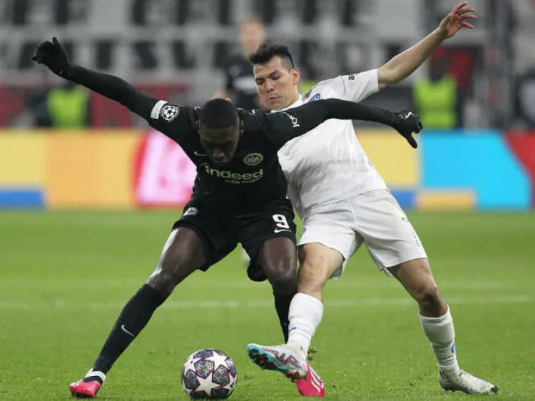 Lozano se luce al ganar Napoli