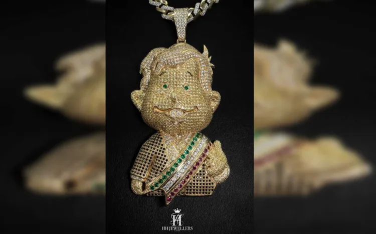 Lanza joyería un AMLO bañado en oro con costo de 100 mil pesos