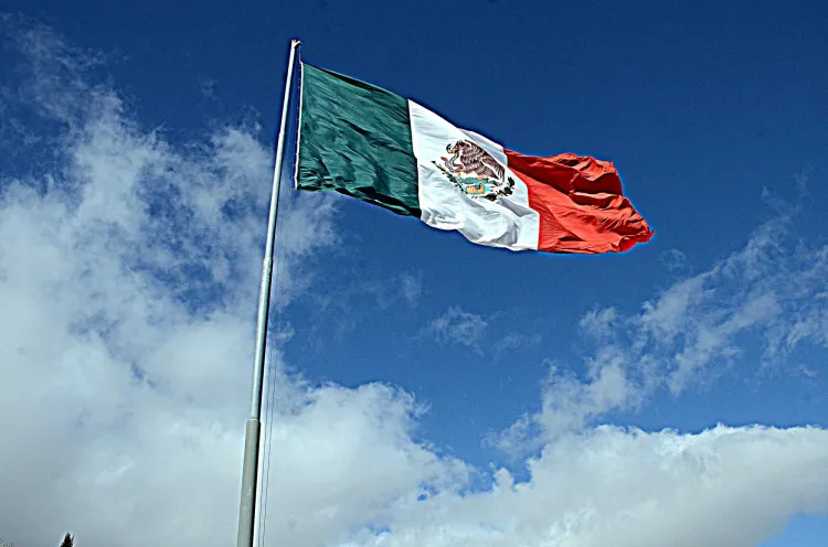 Celebra México el Día de la Bandera Mexicana